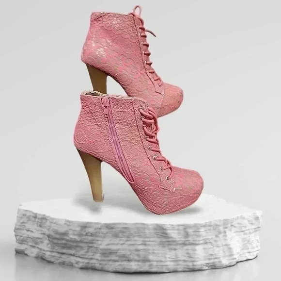 "Peachy Perfection: Charlotte Russe Lace Booties - Size 6" - Picture 2 of 15